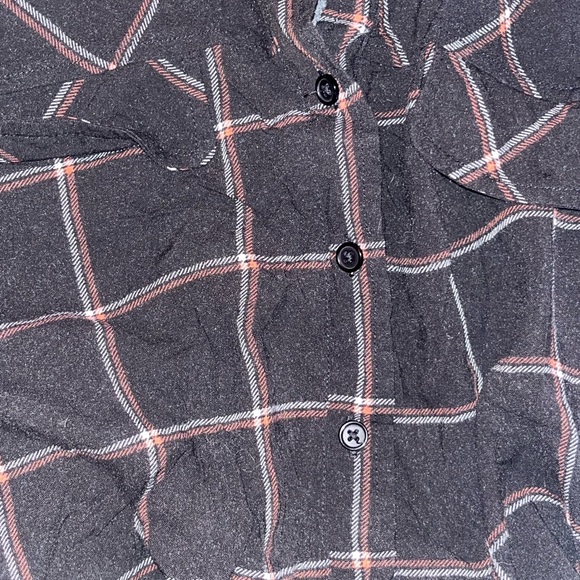 Plaid Collared Crop-Top 🖤✨ - Picture 4 of 4